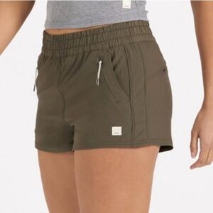 Vuori | Dash "3 Shorts | Size M